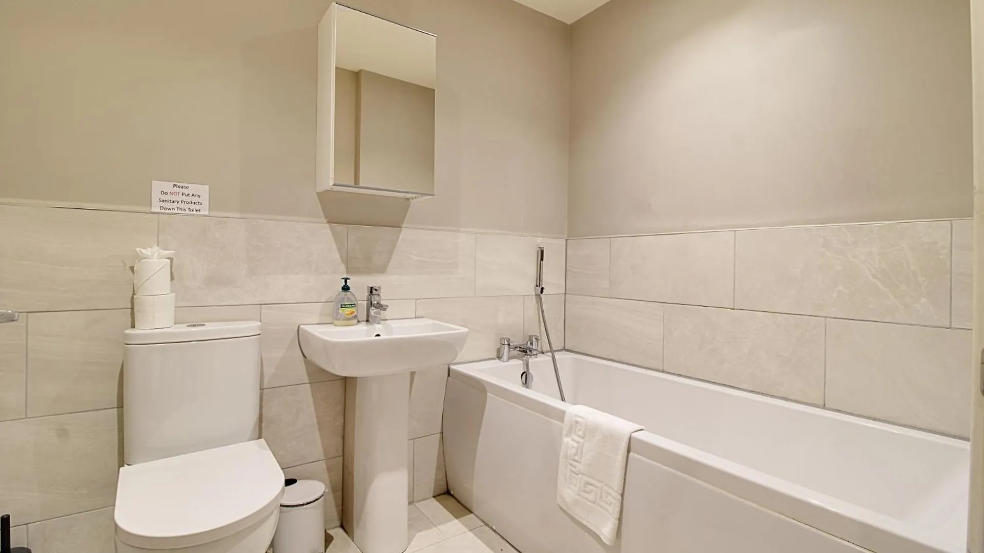 Central Harrogate 2 Bed Spacious Apt, Conference Centre