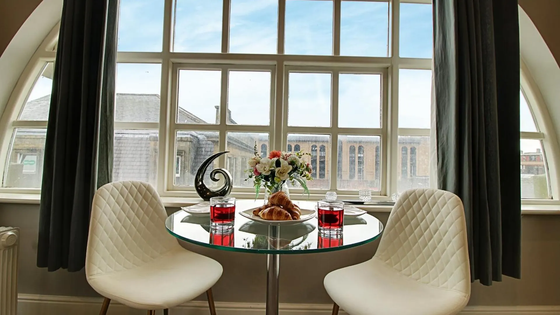 Central Harrogate 2 Bed Spacious Apt, Conference Centre